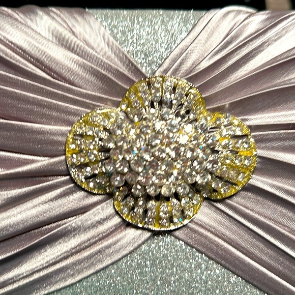 Vintage Blu Silver Beautiful Rhinestones Clover Ruching Satin Glitter detail β¨π - Picture 2 of 3